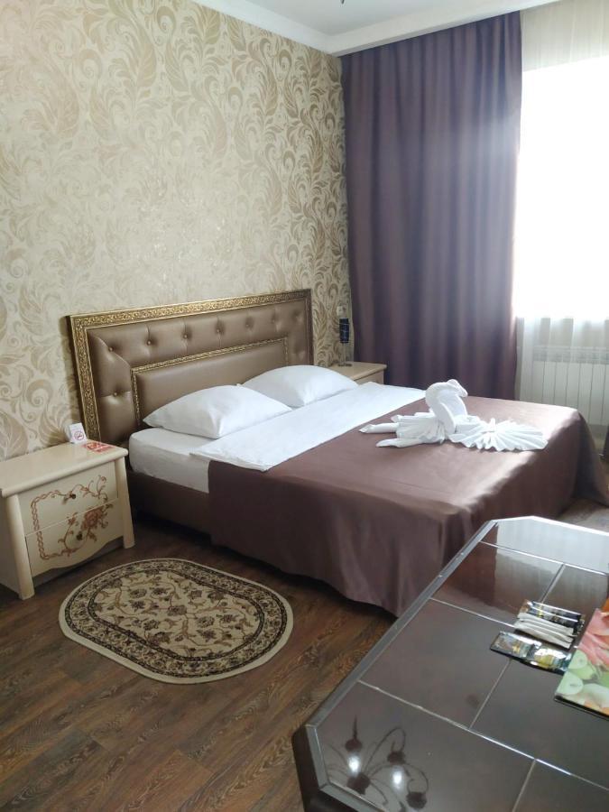 Uman Hotel Экстерьер фото