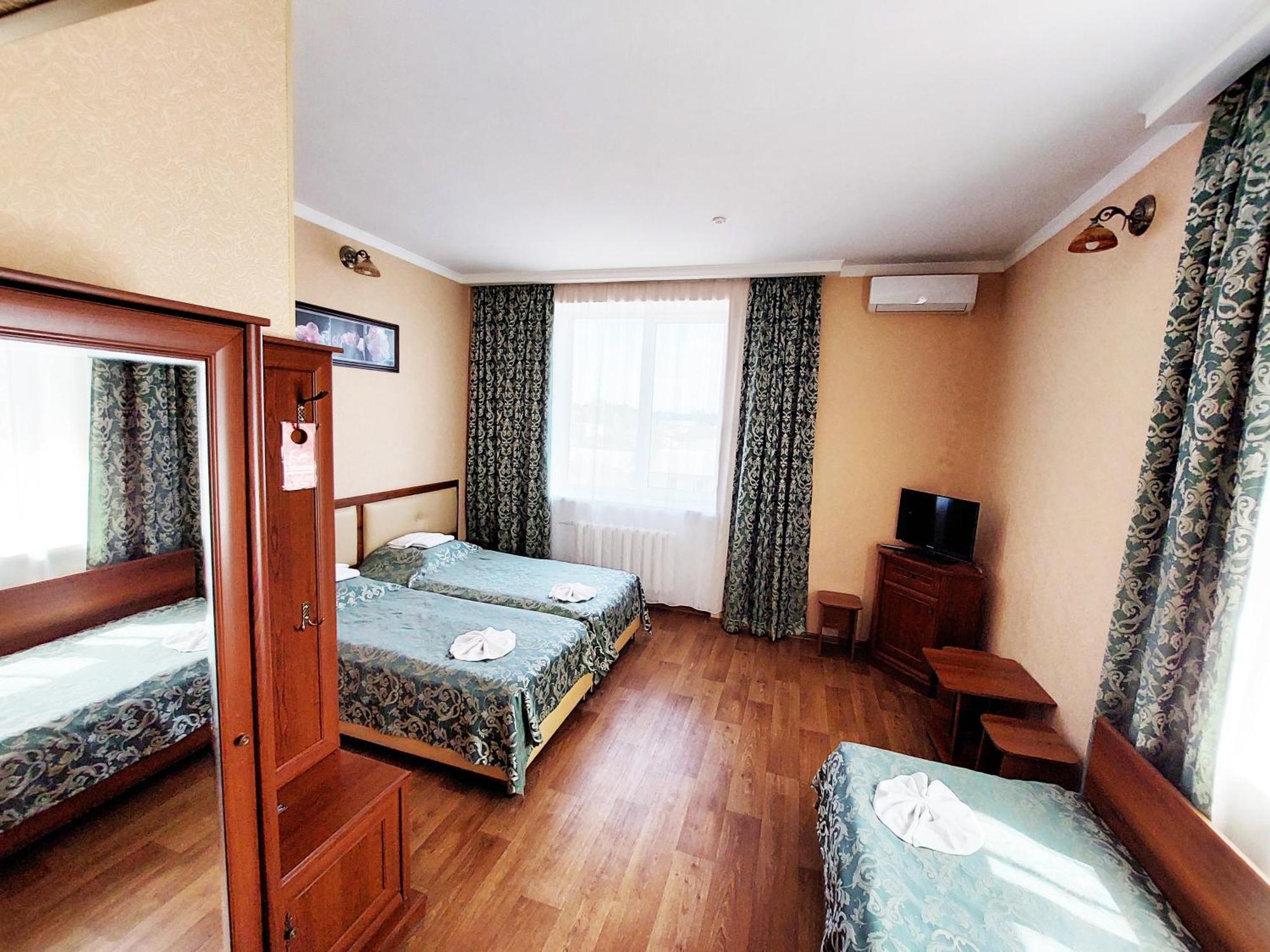 Uman Hotel Экстерьер фото